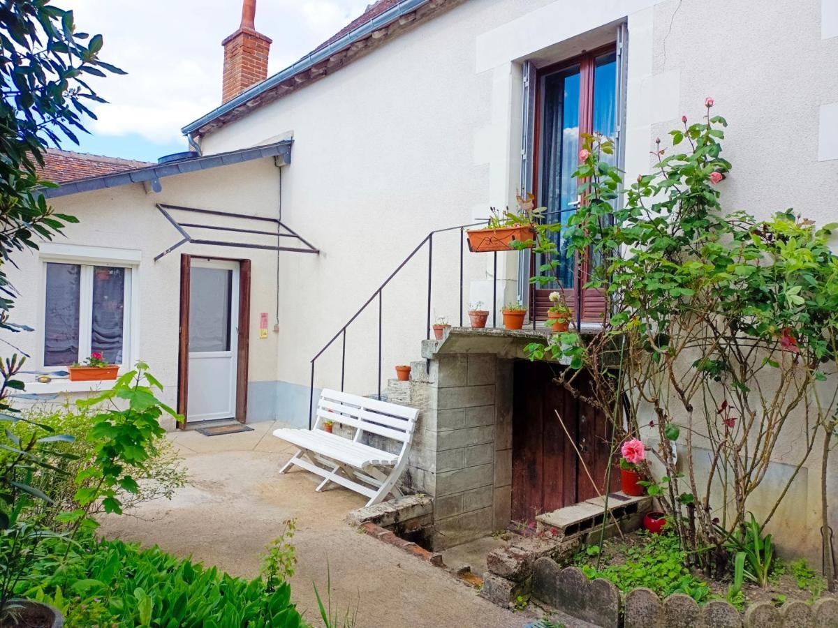 Petite Maison Etape Loire A Velo Ou Compostelle Mosnes Ngoại thất bức ảnh